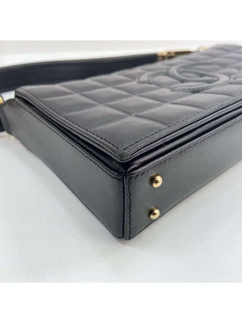 Chanel Shoulder Bag Cho Edge